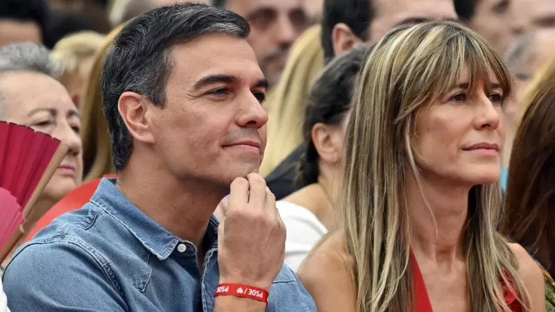 El presidente del Gobierno, Pedro Sánchez y su esposa, Begoña Gómez, en una foto de archivo del 21 de julio de 2023, días previos a las elecciones generales.